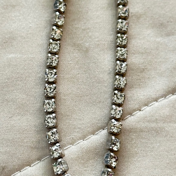 Tennis bracelet w/Clear Round prong set rhinestones & 1 large on clasp - Picture 15 of 15